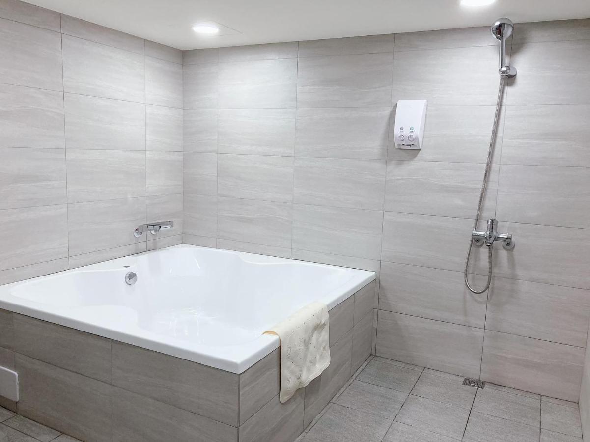 Cy Hotel Taipeh Exterior foto