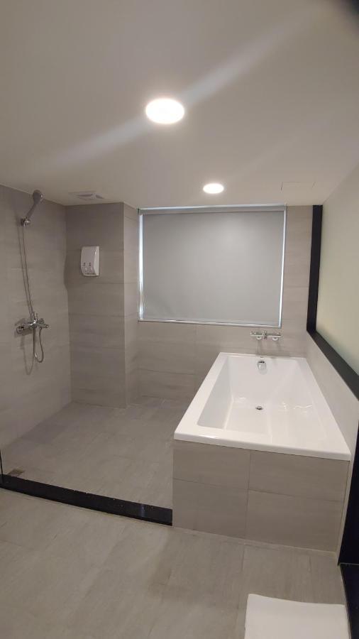 Cy Hotel Taipeh Exterior foto